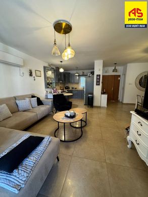 Luxus-Haus in Kefar Yona, Central District