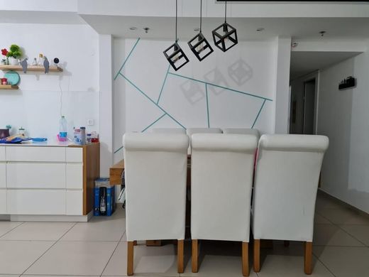 Piso / Apartamento en Rejovot, Central District