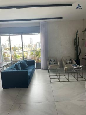 Penthouse in Givatayim, Tel Aviv District