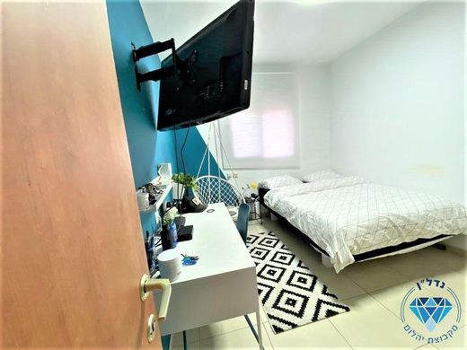 아파트 / Ness Ziona, Central District