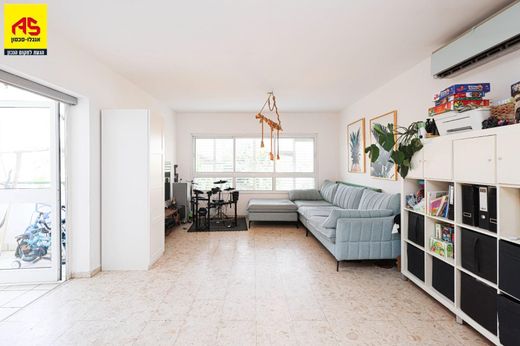 Apartment in Kfar Saba, Central District