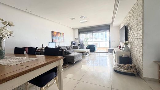 Reẖovot, Central Districtのアパートメント