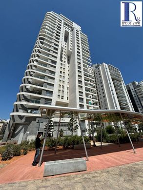 Apartment / Etagenwohnung in Cholon, Tel Aviv District