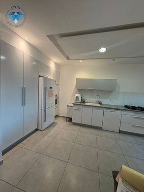 아파트 / Ness Ziona, Central District