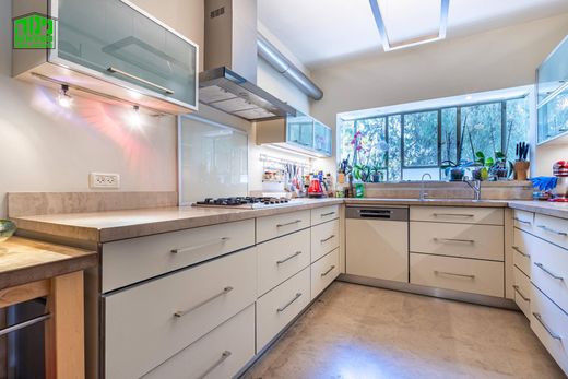 Apartment / Etagenwohnung in Tel Aviv, Tel Aviv District