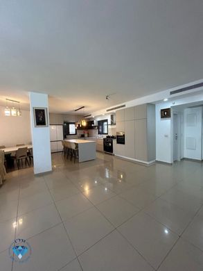 Casa di lusso a Reẖovot, Central District
