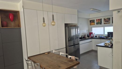 ‏בתי יוקרה ב  רעננה, Meẖoz HaMerkaz