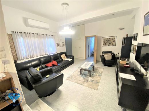 منزل ﻓﻲ Ness Ziona, Central District