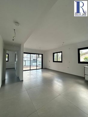 ‏דירה ב  חולון, תל אביב