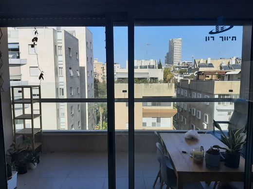 Daire Givatayim, Tel Aviv District