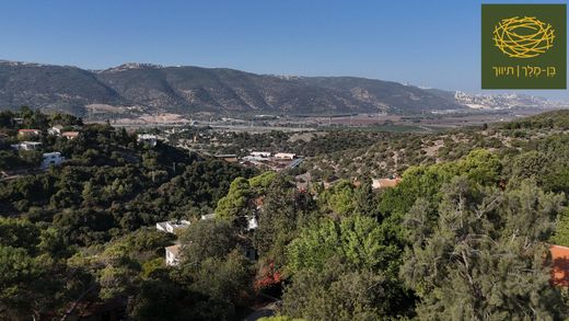Luxury home in Qiryat Tiv‘on, Haifa District
