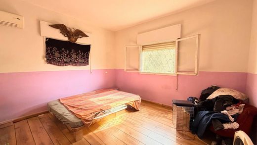 ‏בתי יוקרה ב  Ness Ziona, Meẖoz HaMerkaz