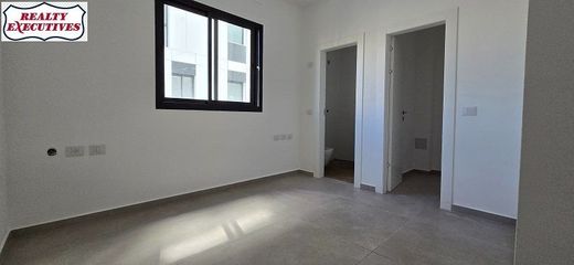 Apartment / Etagenwohnung in Hod HaSharon, Central District