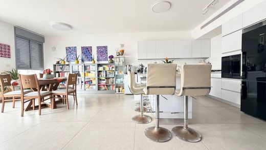 타운 하우스 / Reẖovot, Central District