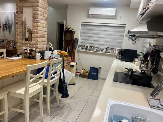 Hôtel particulier à Raanana, Central District