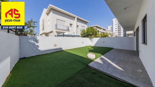 Luxus-Haus in Kefar Yona, Central District