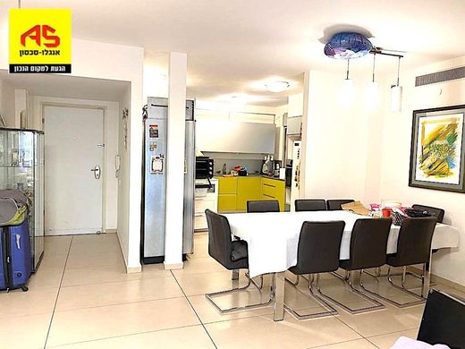 Apartment / Etagenwohnung in Raanana, Central District