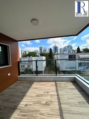 Apartment / Etagenwohnung in Cholon, Tel Aviv District