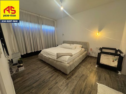 Luxe woning in Kefar Yona, Central District