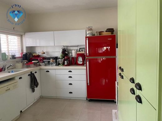 Luxury home in Ness Ziona, Central District