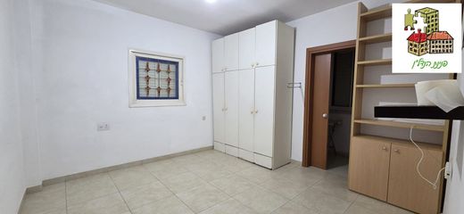Penthouse in Ness Ziona, Central District