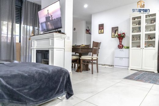 Daire Kfar Saba, Central District