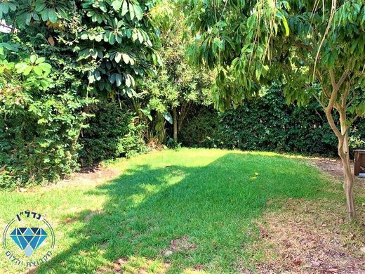 منزل ﻓﻲ Ness Ziona, Central District