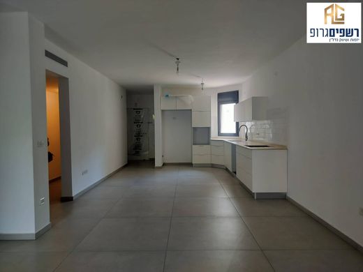Piso / Apartamento en Kfar Saba, Central District