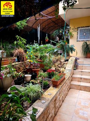 Luxury home in Gedera, Central District