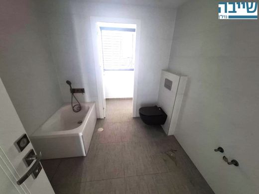 아파트 / Reẖovot, Central District