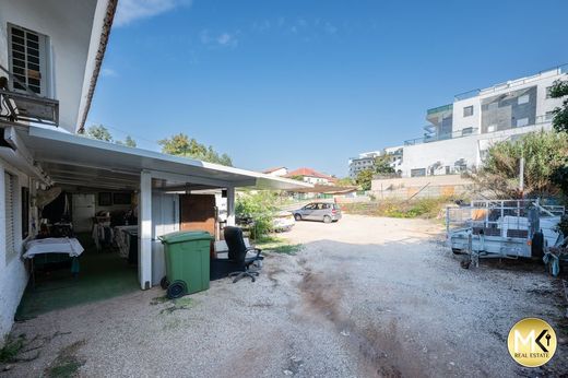 Luxury home in Pardés H̱anna Karkur, Haifa District