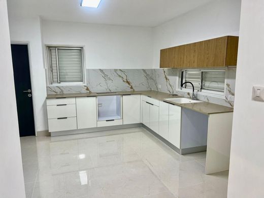 ‏בתי יוקרה ב  לוד, Meẖoz HaMerkaz