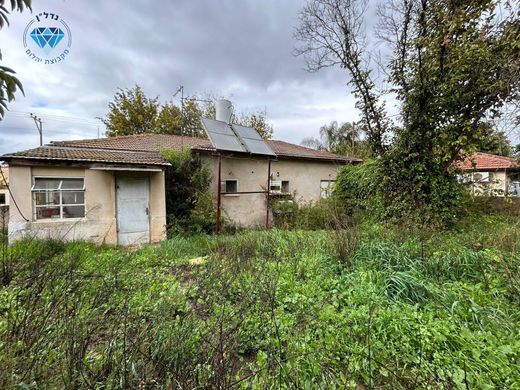 Luxury home in Ness Ziona, Central District