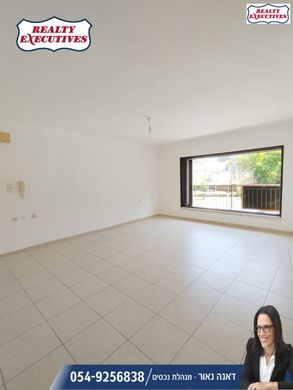 Piso / Apartamento en Hod HaSharon, Central District