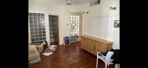 Givatayim, Tel Aviv Districtのアパートメント