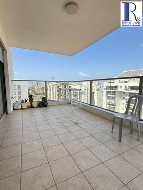 ‏דירה ב  חולון, תל אביב