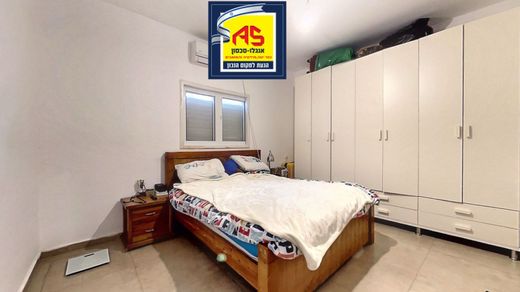 호화 저택 / Kefar Yona, Central District