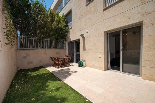 Apartment / Etagenwohnung in Hertzlija, Tel Aviv District