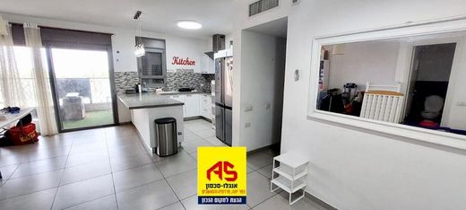 Квартира, Kefar Yona, Central District