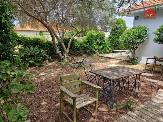 Luxus-Haus in Chadera, Haifa