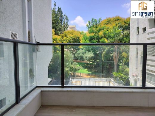 Apartment in Kfar Saba, Central District