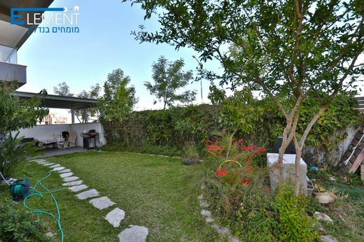 Apartment in H̱arish, Haifa District