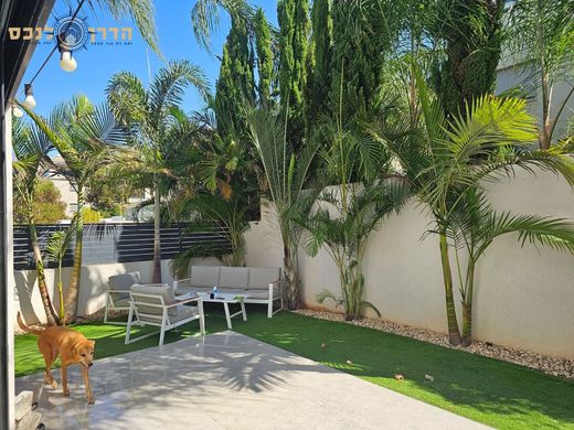 Luksusowy dom w Mazkeret Batya, Central District