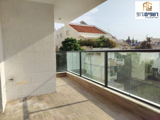 Apartment in Kfar Saba, Central District