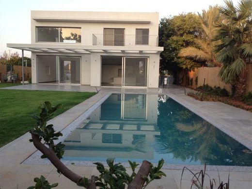 Luxe woning in Kefar Shemaryahu, Tel Aviv District