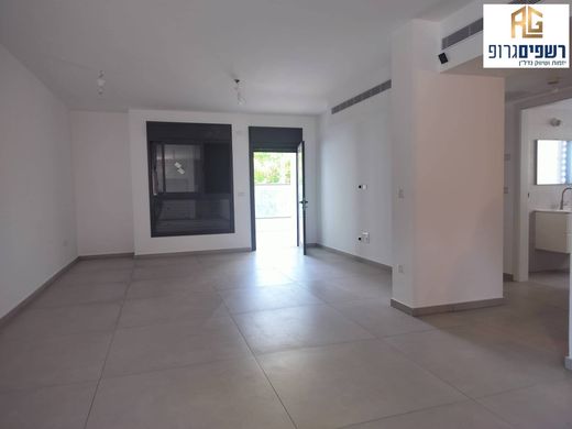 아파트 / Kfar Saba, Central District