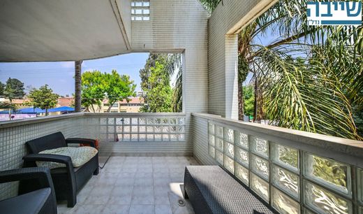 Piso / Apartamento en Rejovot, Central District