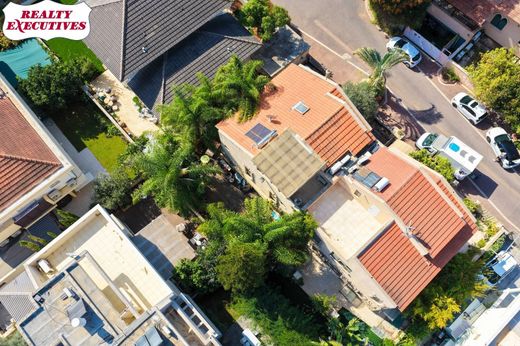 豪宅  Hod HaSharon, Central District