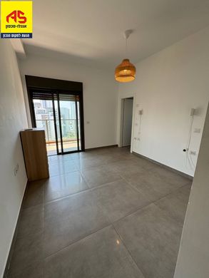 Apartment / Etagenwohnung in Netanja, Central District