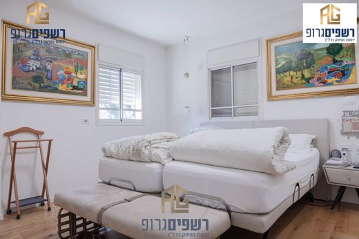 Luxury home in Kfar Saba, Central District